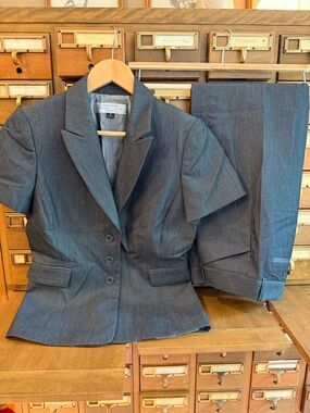 Tahari ASL Pinstripe Short-Sleeve Suit Jacket & Pants - Slate Gray size 4Petite